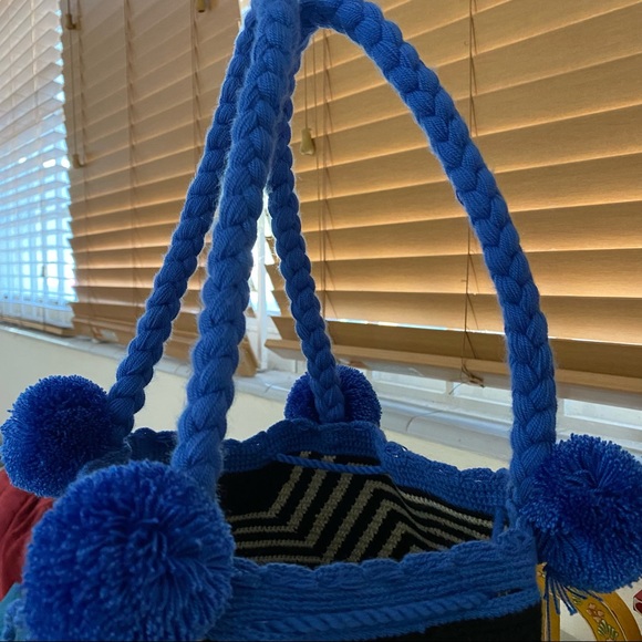 Colombian Wayuu Mochila Boho Shoulder Bucket blue and black handmade Bag - Picture 9 of 13